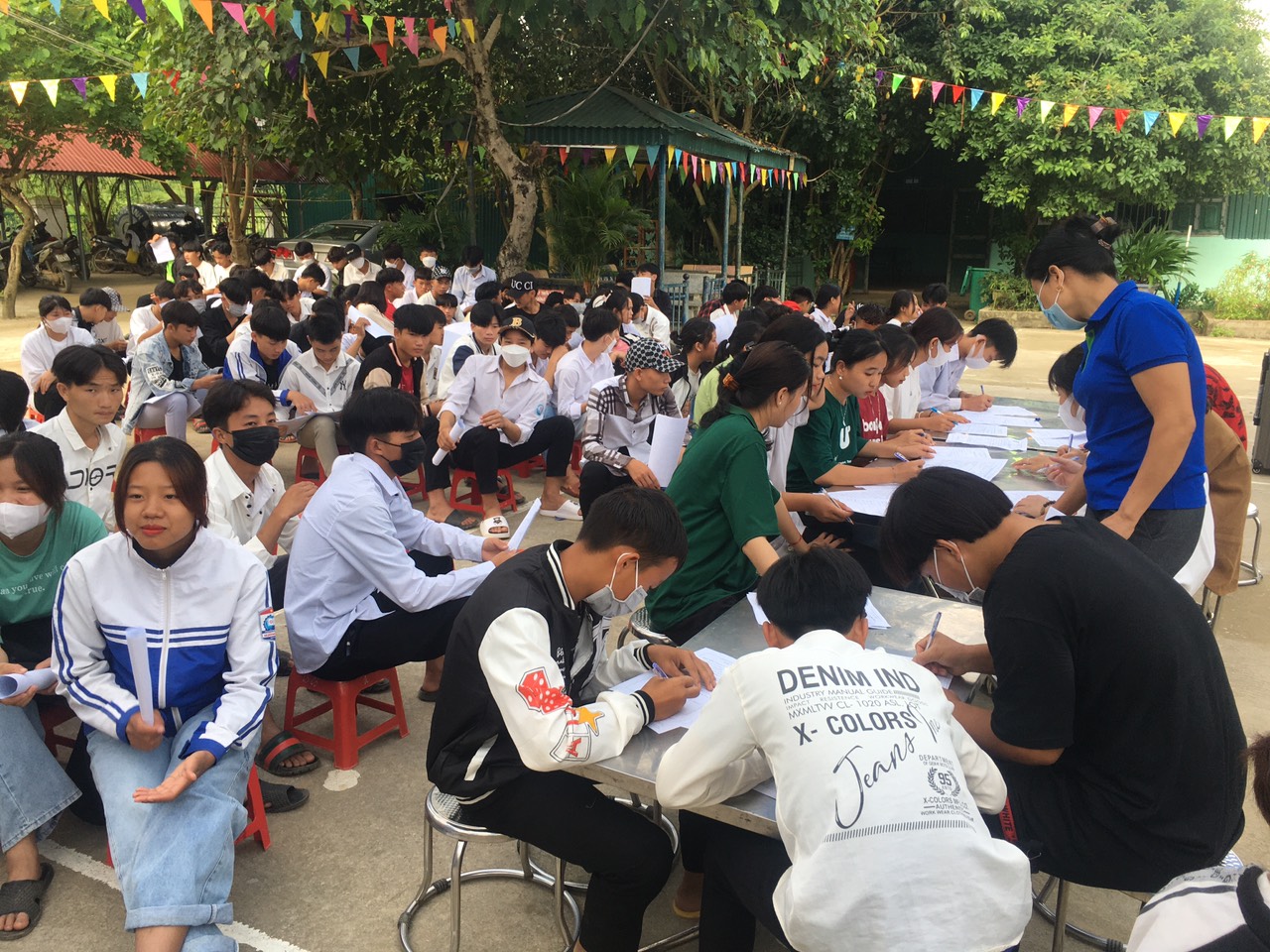 Học sinh trường THPT Mường Luân tích cực thực hiện tiêm chủng